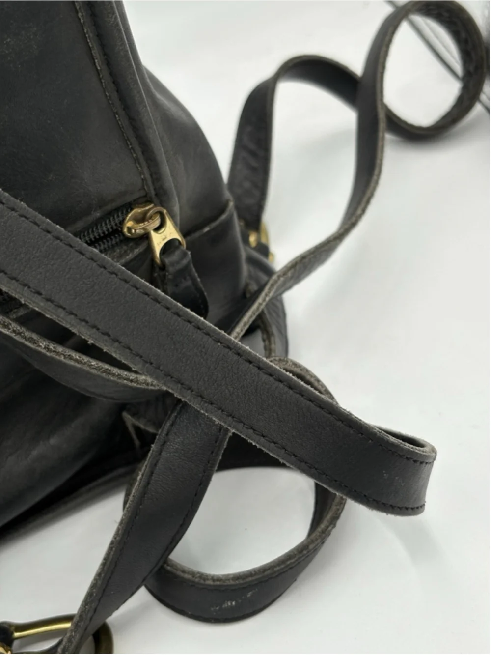 Vintage COACH Daypack Leather Black Turn Lock Logo Charm USA D8D-9791